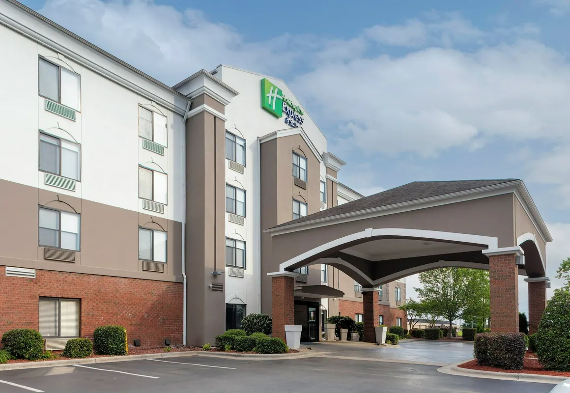 Holiday Inn Express & Suites Roanoke Rapids SE by IHG hotel hero
