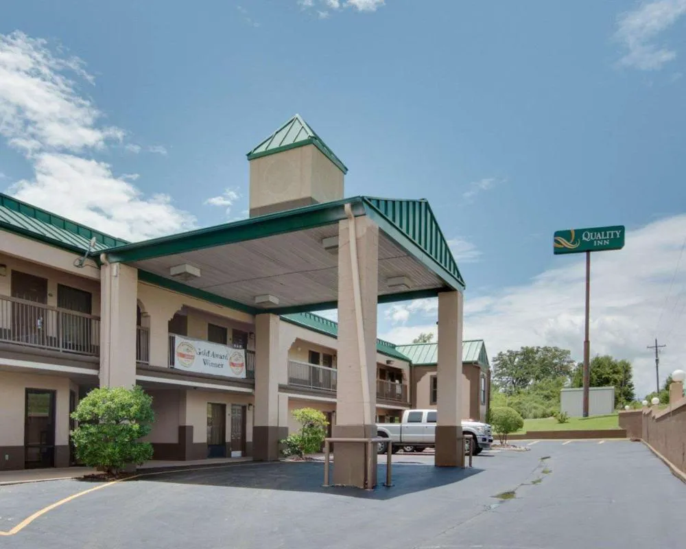 Quality Inn Mt. Pleasant hotel hero