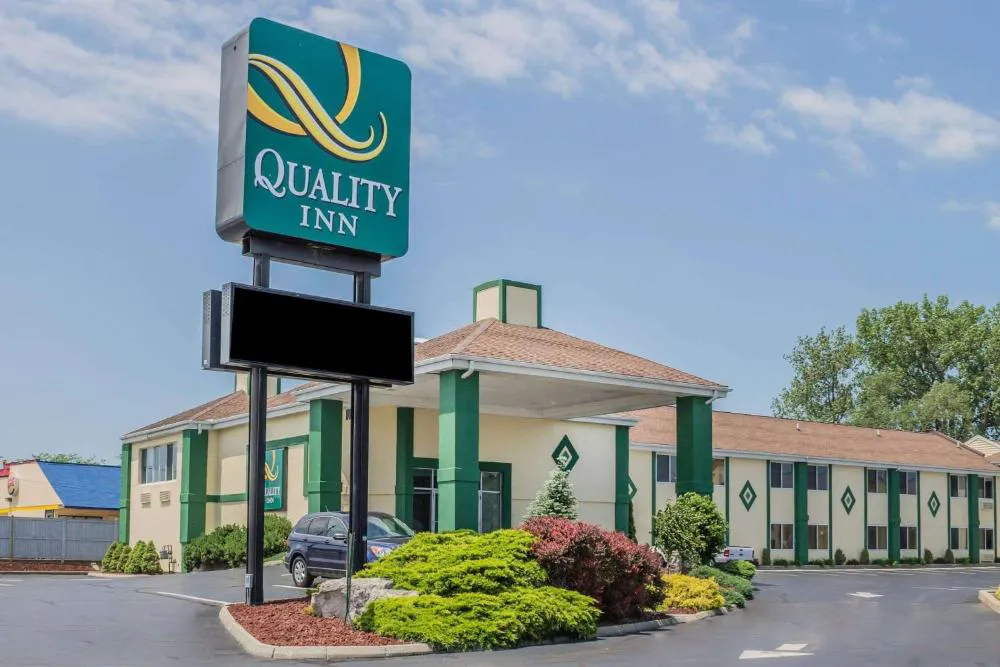 Quality Inn Port Clinton Waterfront hotel hero