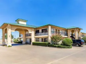 Quality Inn & Suites Abilene North hotel hero