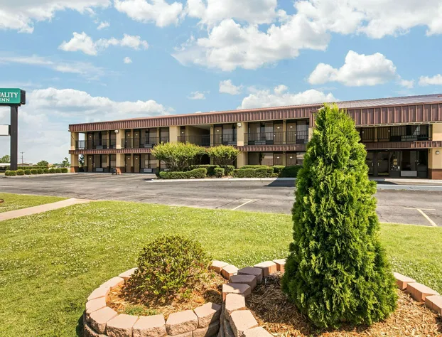 Quality Inn Paris hotel detail image 1