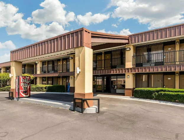 Quality Inn Paris hotel detail image 2