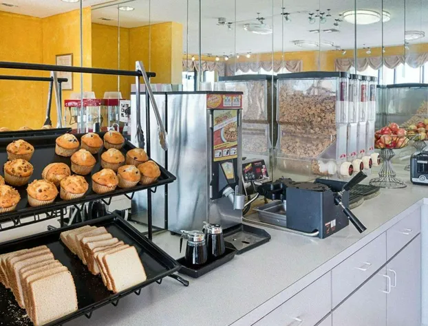 Econo Lodge Hillsboro I-35 hotel detail image 3