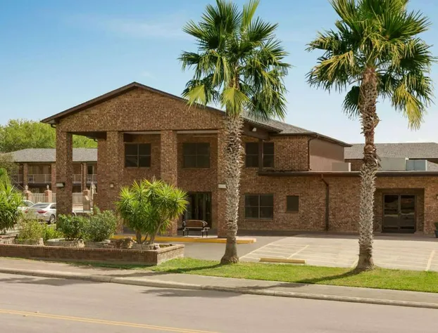 Super 8 by Wyndham Universal City hotel detail image 2