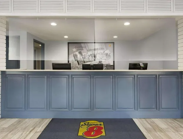 Super 8 by Wyndham Universal City hotel detail image 4