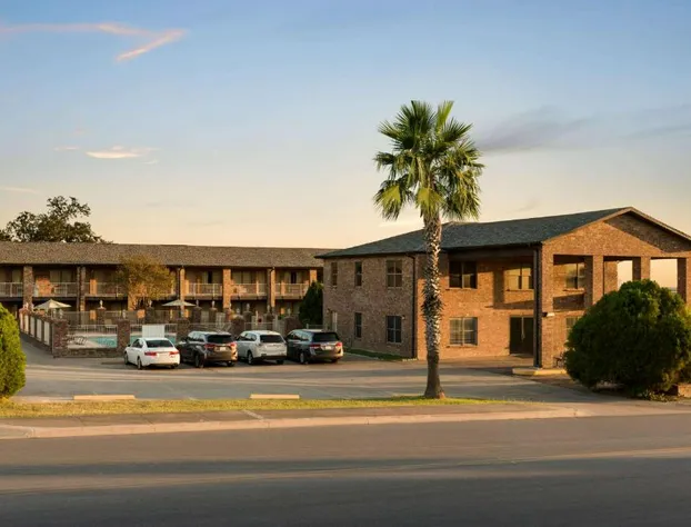 Super 8 by Wyndham Universal City hotel detail image 1