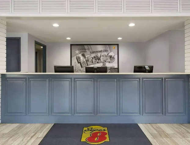 Super 8 by Wyndham Universal City hotel detail image 4