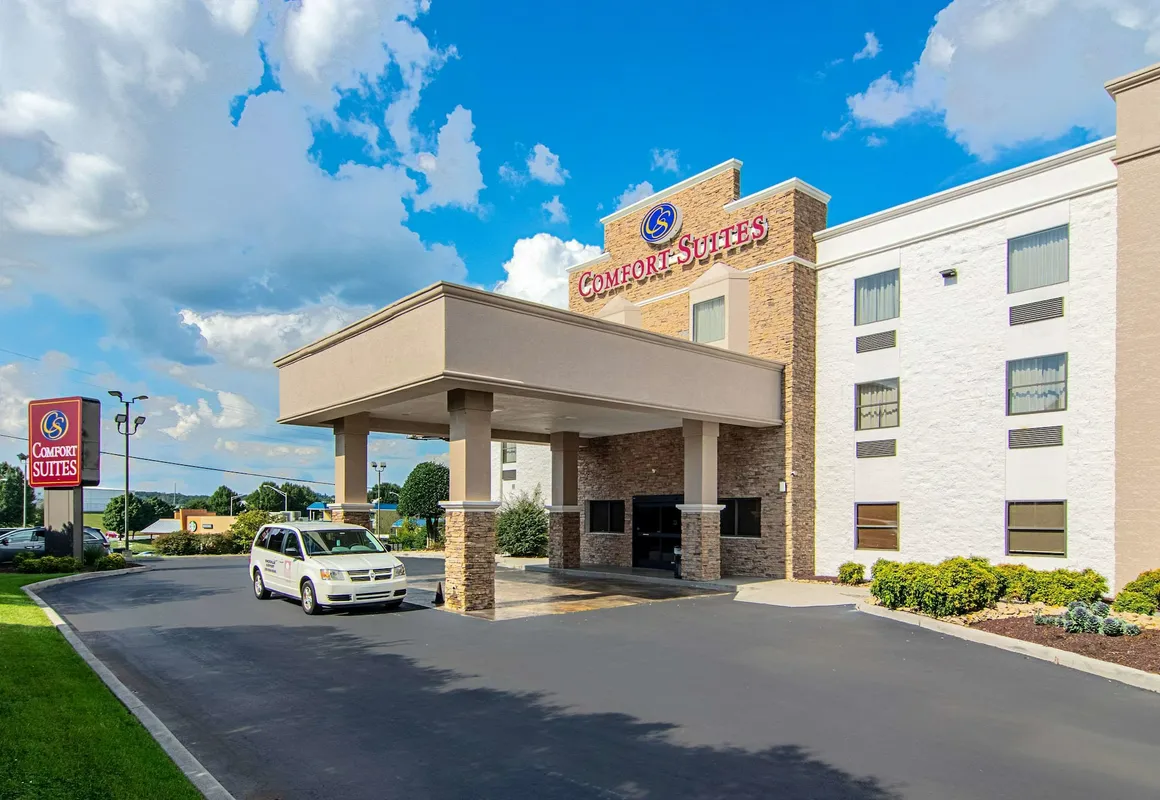 Comfort Suites Knoxville Airport hotel hero