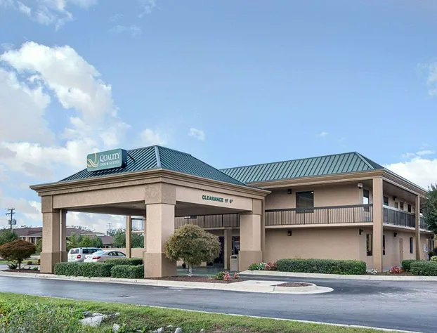 Quality Inn & Suites Franklin hotel detail image 1