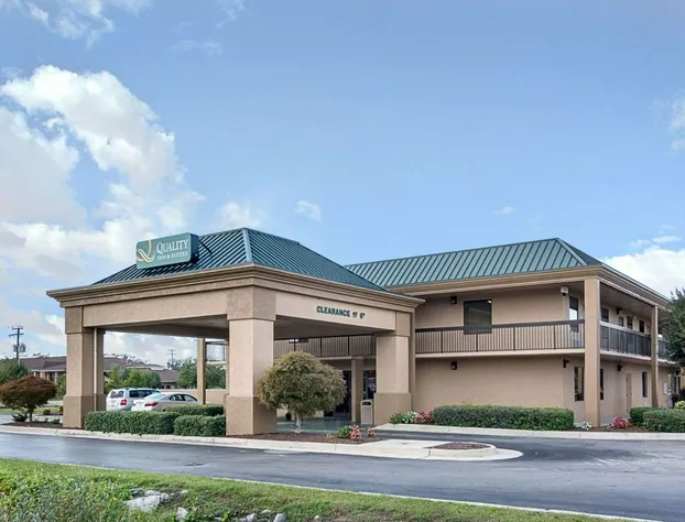 Quality Inn & Suites Franklin hotel detail image 1