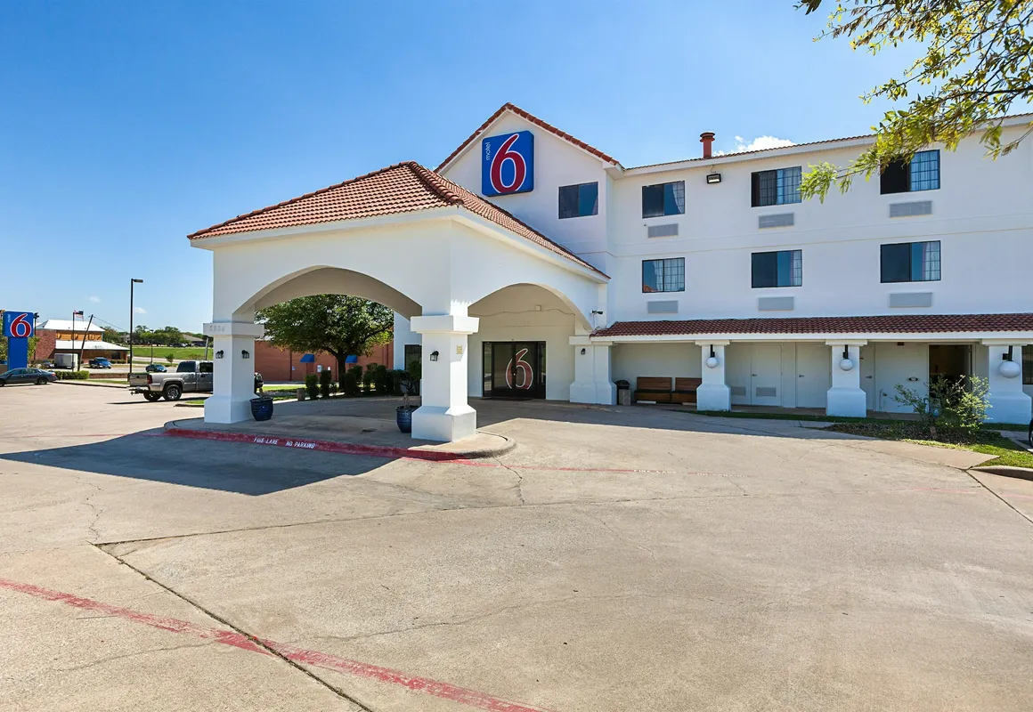 Motel 6 Bedford, TX - Fort Worth hotel hero