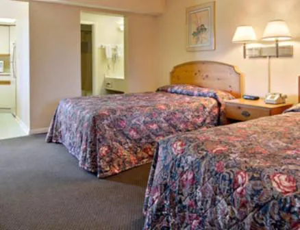 Econo Lodge Franklin hotel detail image 1