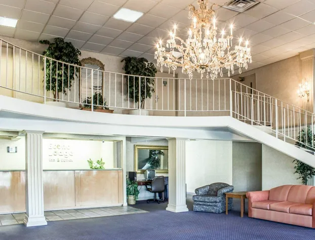 Econo Lodge & Suites hotel detail image 2