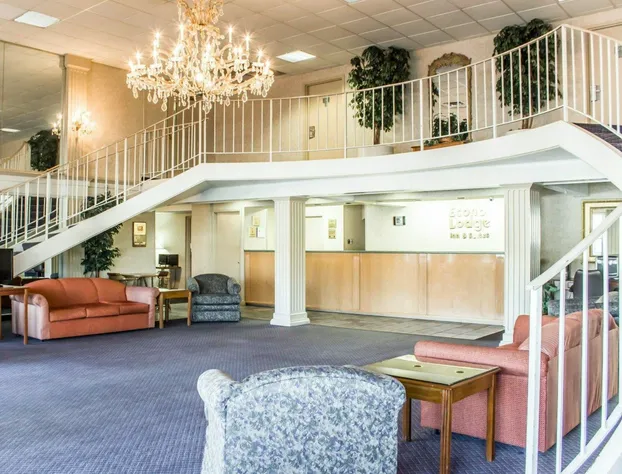 Econo Lodge & Suites hotel detail image 3