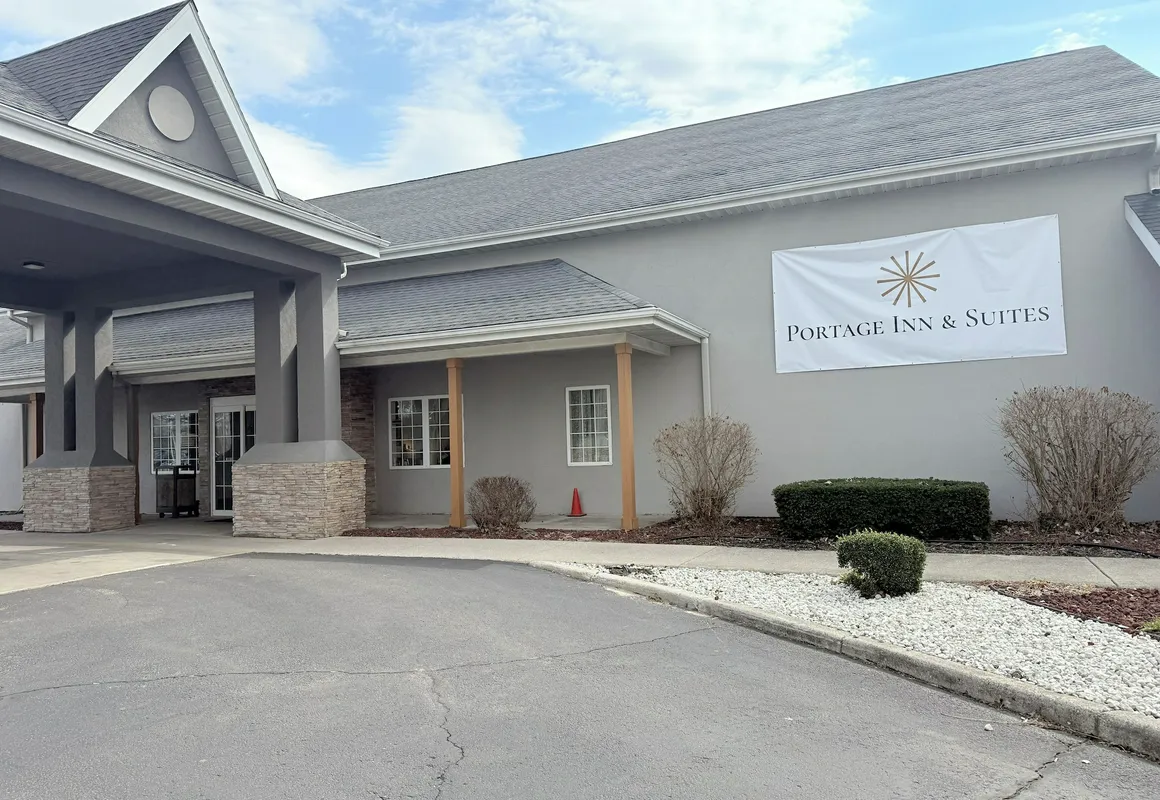 Country Inn & Suites by Radisson, Kalamazoo, MI hotel hero