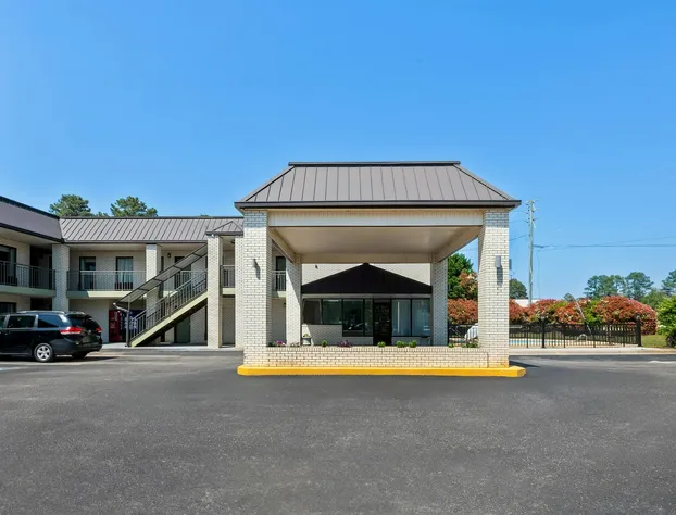 Quality Inn Raeford hotel detail image 4