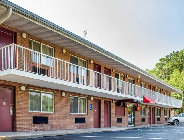 Econo Lodge Drums hotel detail image 1