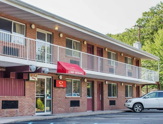 Econo Lodge Drums hotel detail image 3