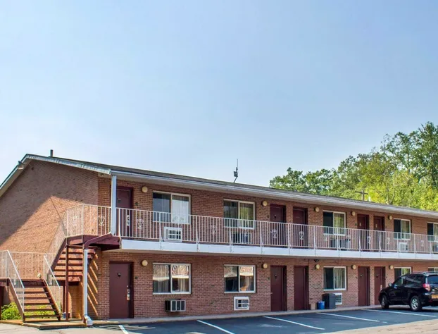 Econo Lodge Drums hotel detail image 2