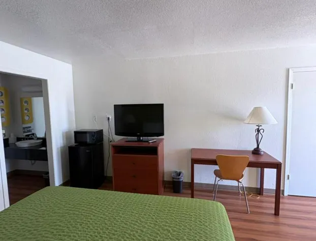 Econo Lodge hotel detail image 4