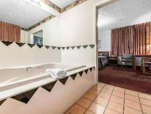 Rodeway Inn & Suites Colorado Springs hotel detail image 2