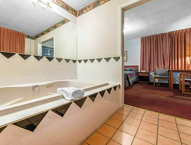 Rodeway Inn & Suites hotel detail image 3