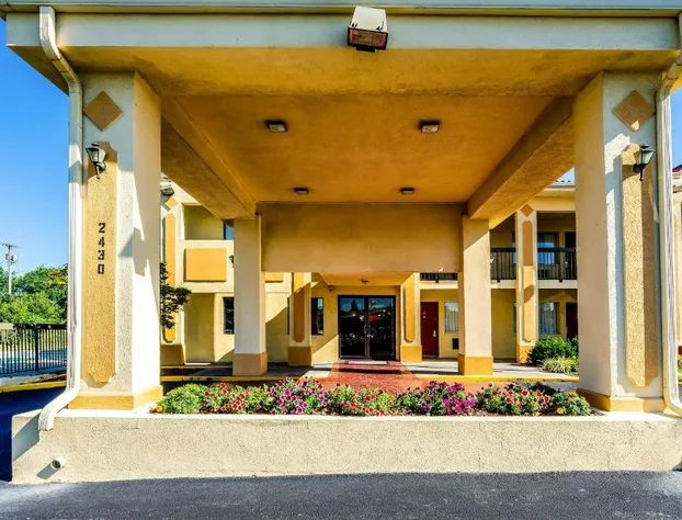 Econo Lodge Christiansburg-Blacksburg I-81 hotel detail image 2