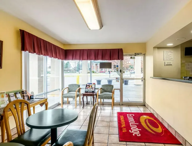 Econo Lodge East Staunton hotel detail image 1