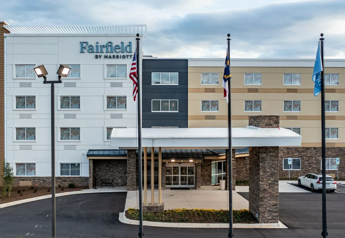Fairfield Inn & Suites by Marriott Hickory hotel hero