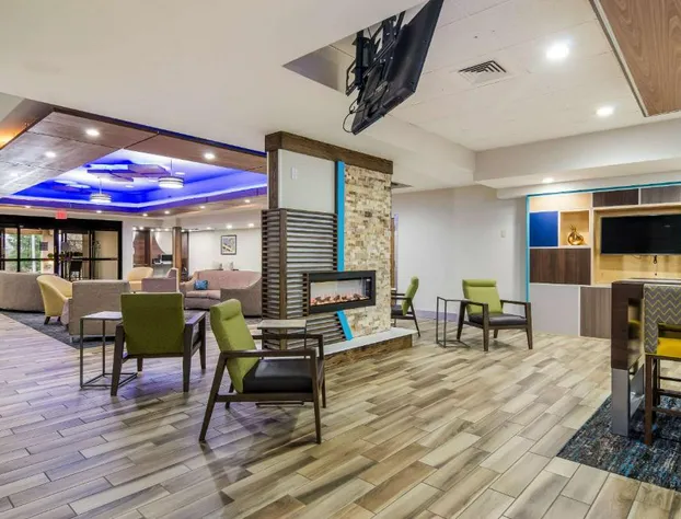 Comfort Inn & Suites Pittsburgh Fox Chapel hotel detail image 2