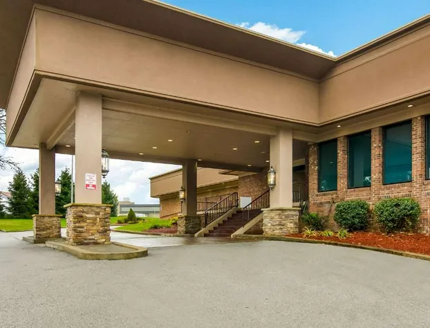 Comfort Inn & Suites Pittsburgh Fox Chapel hotel detail image 1