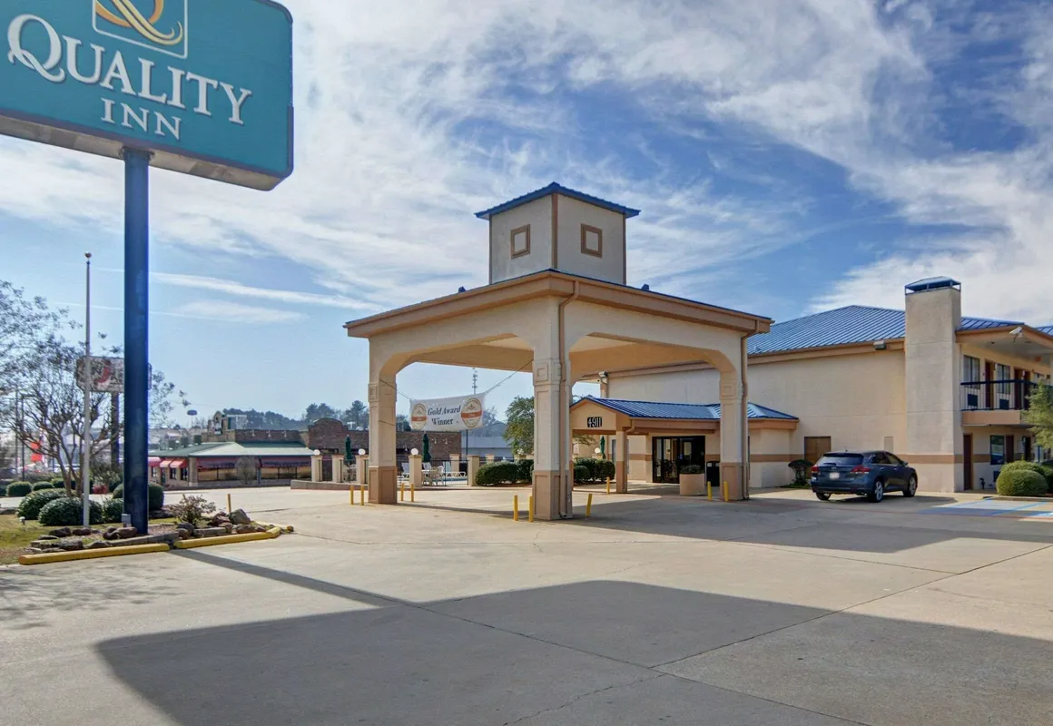 Quality Inn Marshall hotel hero
