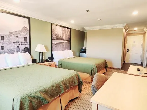 Super 8 by Wyndham Temple I-35 hotel detail image 2