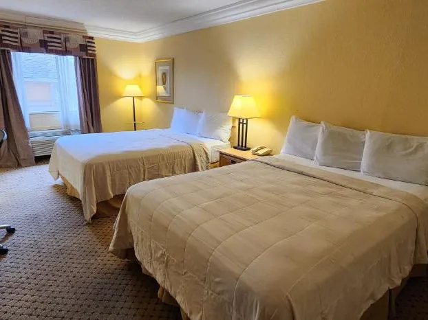 Super 8 by Wyndham Temple I-35 hotel detail image 3