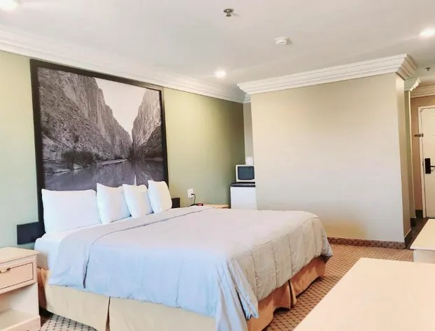 Super 8 by Wyndham Temple I-35 hotel detail image 4