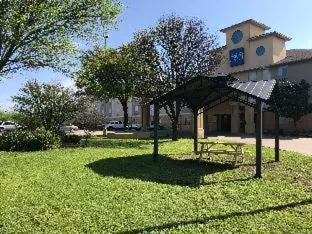 Super 8 by Wyndham Temple I-35 hotel detail image 1