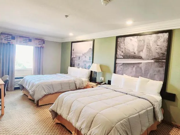 Super 8 by Wyndham Temple I-35 hotel detail image 2