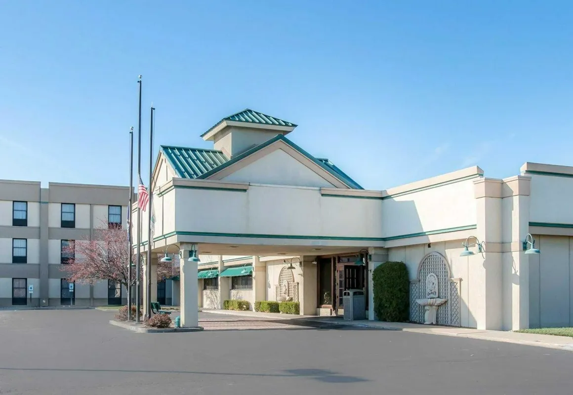 Quality Inn & Suites Monroe hotel hero