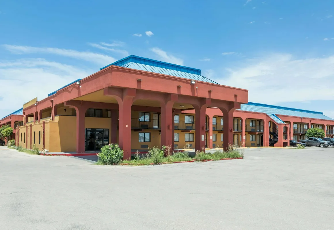 Days Inn by Wyndham Midland hotel hero