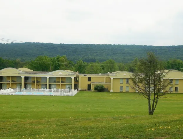 Quality Inn & Suites hotel detail image 2