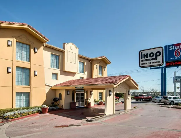 Studio 6 Fort Worth, TX - West Medical Center hotel detail image 2