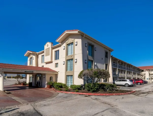 Studio 6 Fort Worth, TX - West Medical Center hotel detail image 1