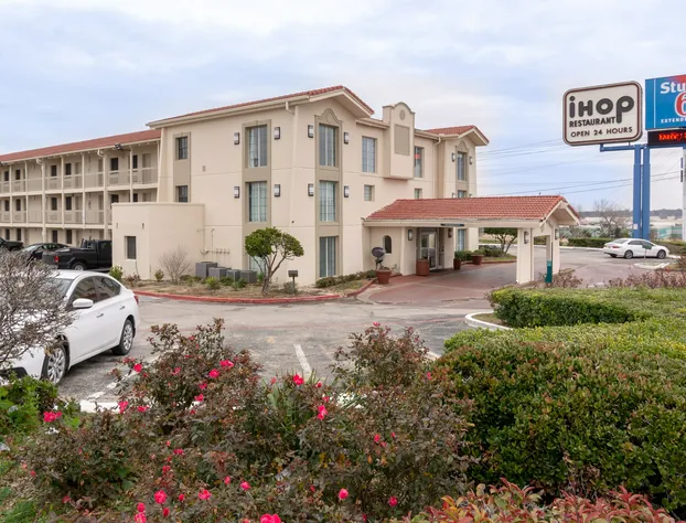 Studio 6 Fort Worth, TX - West Medical Center hotel detail image 3