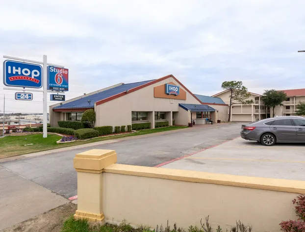 Studio 6 Fort Worth, TX - West Medical Center hotel detail image 4