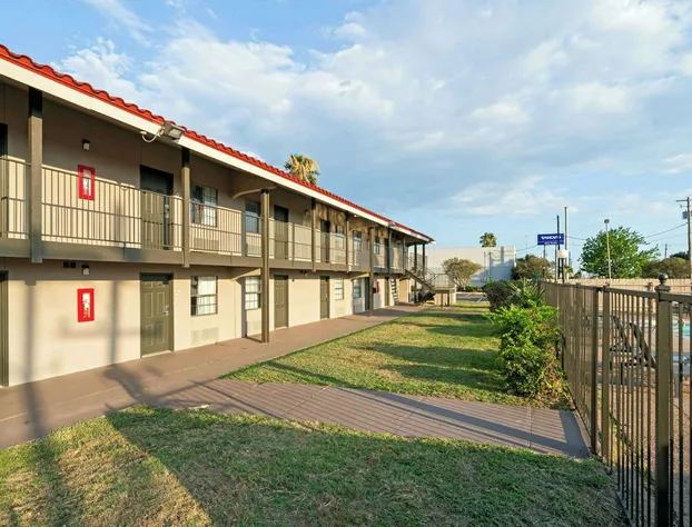 La Quinta Inn by Wyndham Corpus Christi North hotel detail image 2