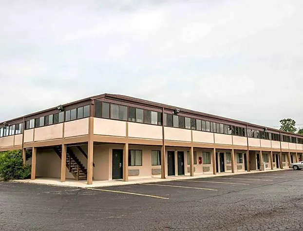 Econo Lodge Paw Paw hotel detail image 3