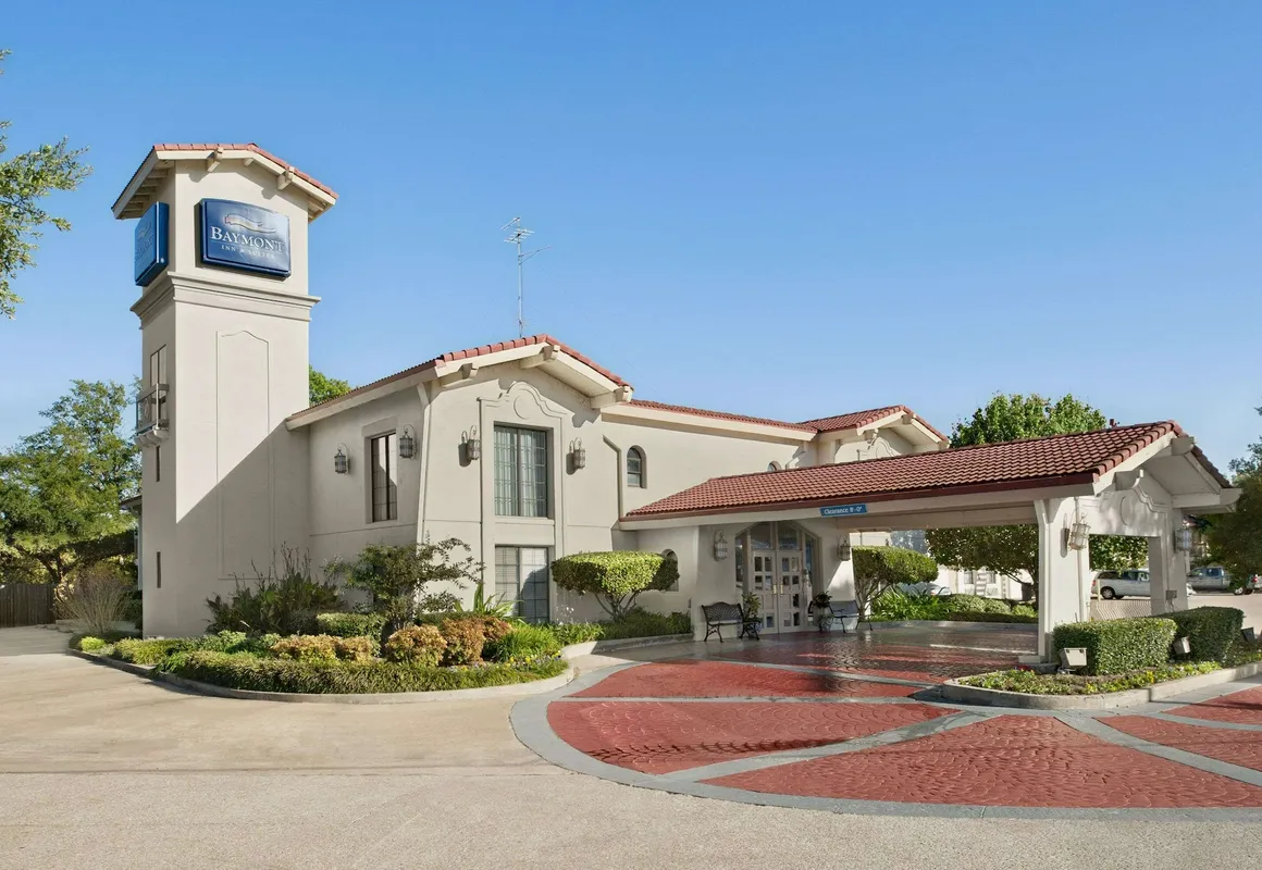 Baymont by Wyndham Longview hotel hero