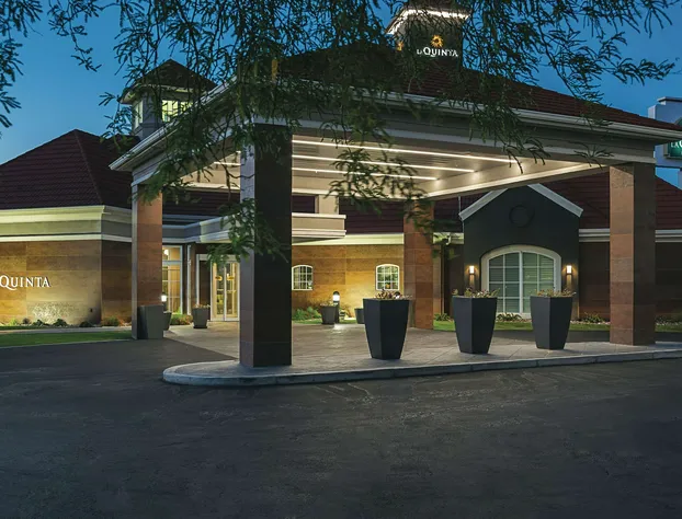 La Quinta Inn & Suites by Wyndham Phoenix Chandler hotel detail image 1