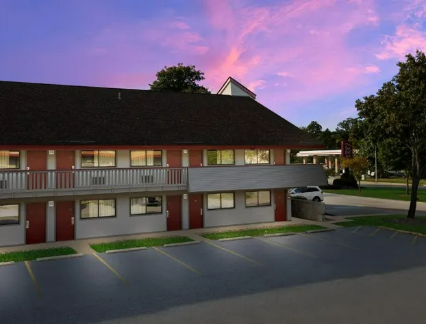 Red Roof Inn Cleveland - Westlake hotel detail image 1