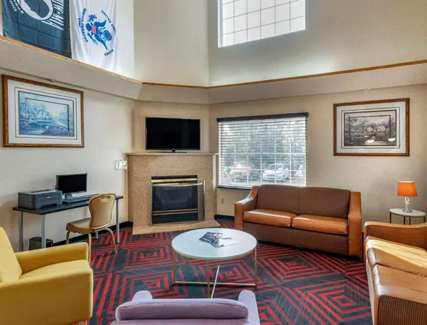 Econo Lodge North Academy hotel detail image 2